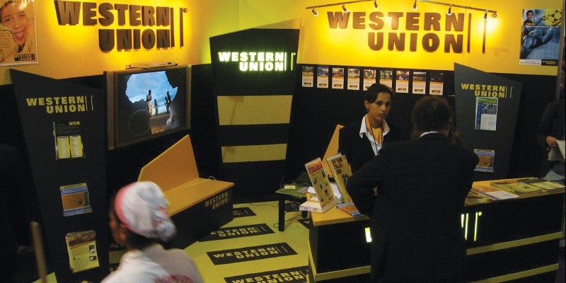 H Western Union στέλνει ξανά χρήματα προς τις ελληνικές τράπεζες