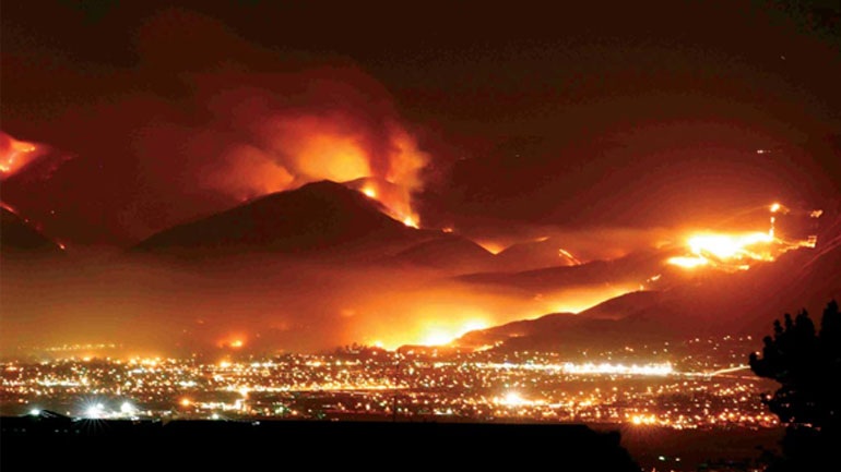 Χιλιάδες πυροσβέστες μάχονται μεγάλες πυρκαγιές στην Καλιφόρνια (βίντεο)