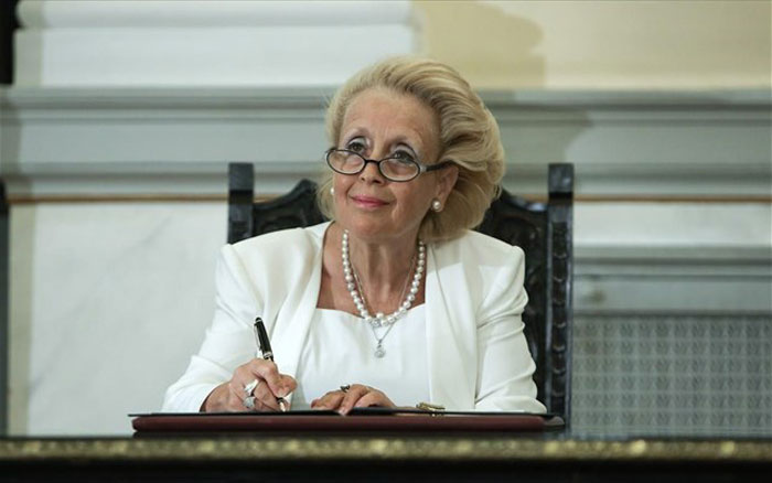 Ορκίστηκε η πρώτη γυναίκα (υπηρεσιακή) πρωθυπουργός της Ελλάδας!