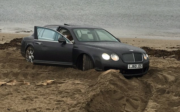 Όταν μια Bentley κόλλησε στην άμμο (φωτο+βίντεο)