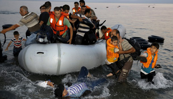 Πρόξενος στην Τουρκία πουλάει φουσκωτές βάρκες σε πρόσφυγες!