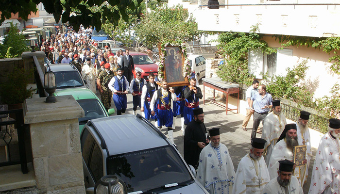 Πλήθος πιστών στην Παναγία Μυριοκεφάλων (φωτο)