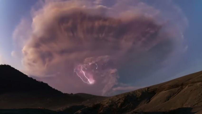Αστραπές μέσα σε ηφαιστειακή τέφρα! (βίντεο)