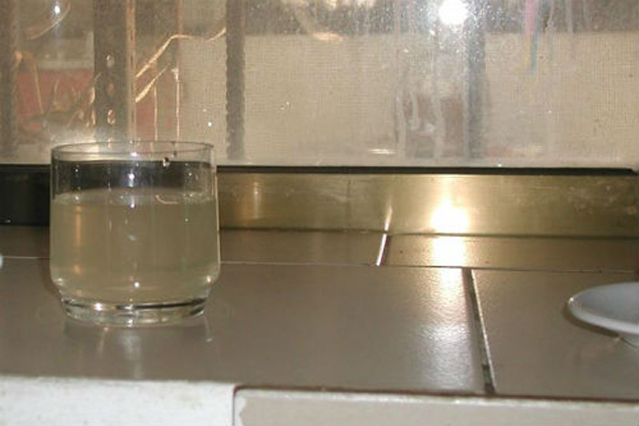 Θολό νερό με χώματα πίνουν στα Μάλια – Οι καταναλωτές να είναι προσεκτικοί