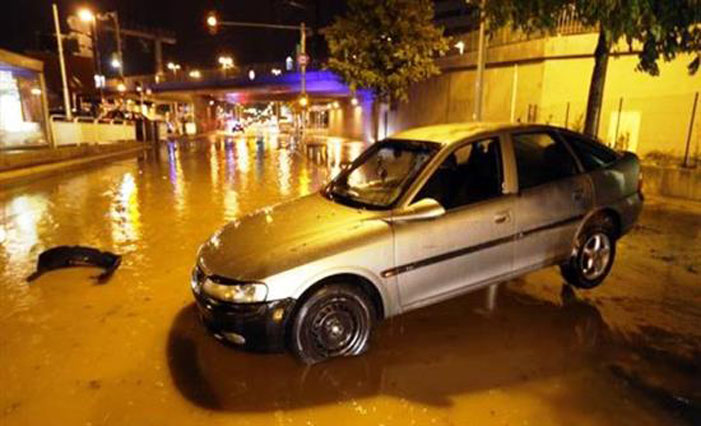 Γαλλία: Πλημμύρισε η Κυανή Ακτή – 12 νεκροί