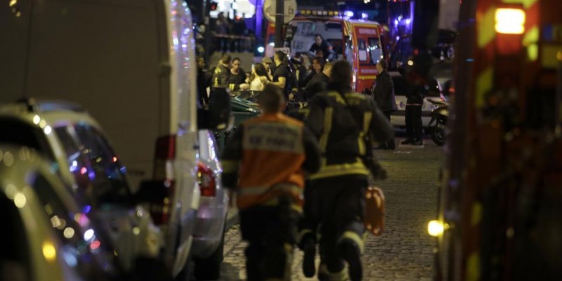 Μαρτυρίες που συγκλονίζουν από το μακελειό στο Παρίσι