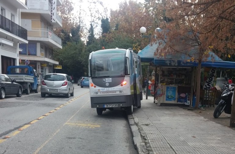 Εξετράπη το λεωφορείο χωρίς… οδηγό που κυκλοφορεί στα Τρίκαλα