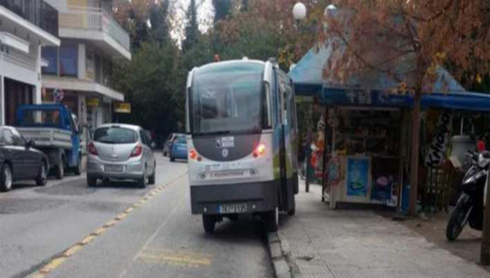 Γιατί το λεωφορείο χωρίς οδηγό στα Τρίκαλα βγήκε εκτός δρόμου