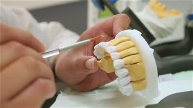 Πρακτική εξέταση για υποψήφιους οδοντοτεχνίτες