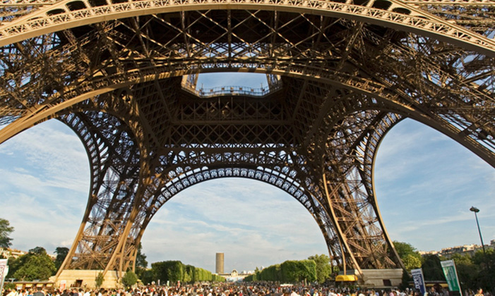 Μειώθηκαν κατά 25% οι κρατήσεις αεροπορικών εισιτηρίων για το Παρίσι