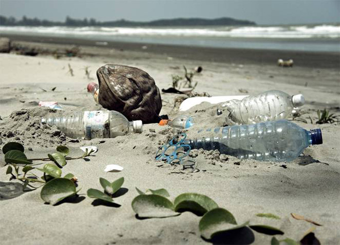 Ένζυμο που τρώει πλαστικά μπουκάλια θα βοηθήσει στη μάχη κατά της ρύπανσης