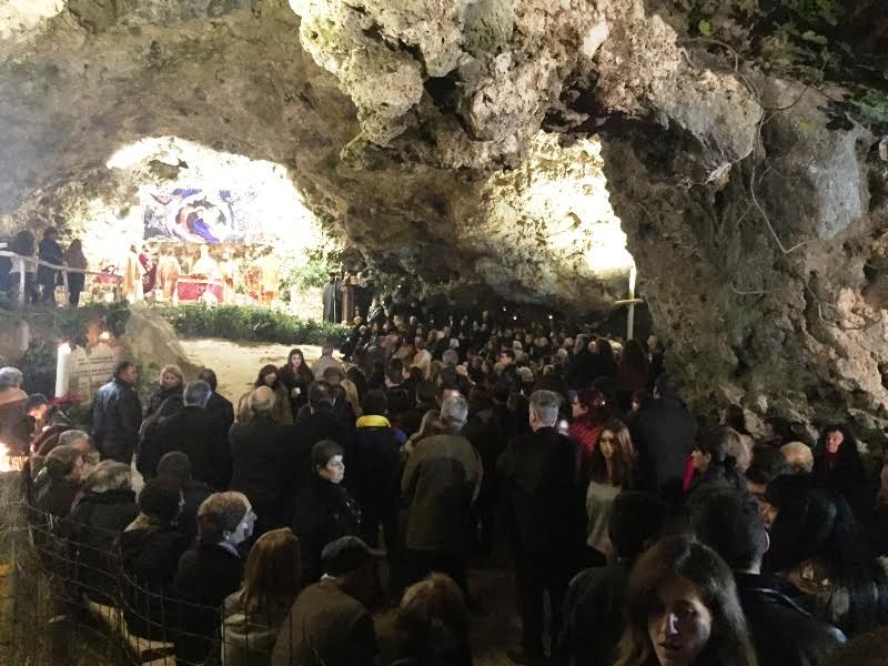Χριστουγεννιάτικη Θεία Λειτουργία στο σπήλαιο της Μαραθοκεφάλας