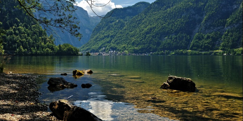 Αυστρία: Λίμνη ξέβρασε διαμελισμένο πτώμα σε βαλίτσες!