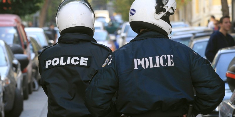 Συνελήφθησαν αστυνομικοί που δούλευαν και security σε επιχειρηματία
