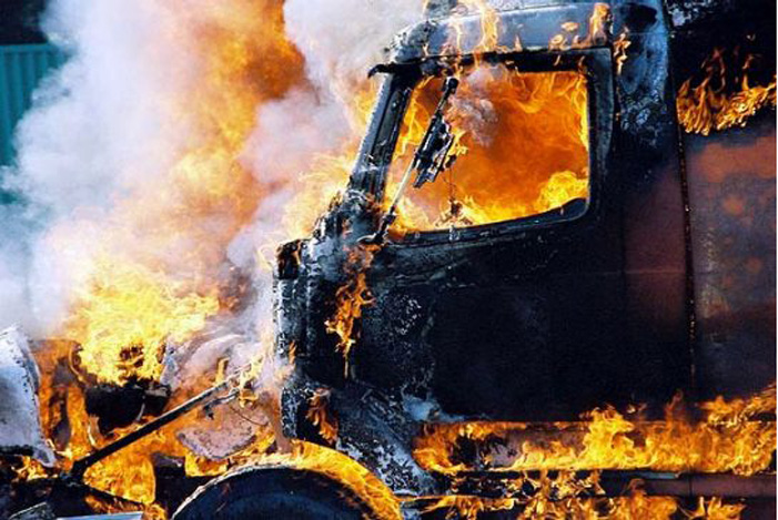 Έκαψαν κλεμμένο φορτηγό με το οποίο έκλεψαν λάδι στο Ηράκλειο