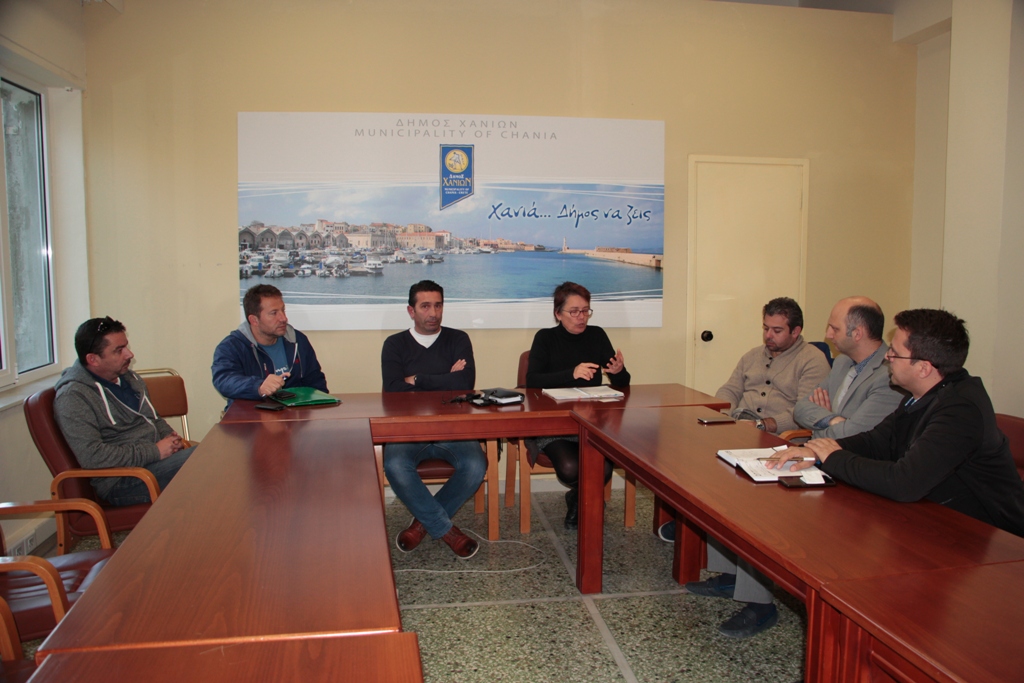 Συνάντηση στον δήμο Χανίων με ξενοδόχους για τις γαλάζιες σημαίες