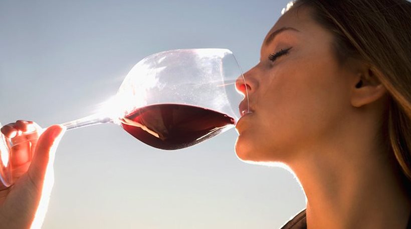 «Καταργείται έως το τέλος του έτους ο εδικός φόρος κατανάλωσης στο κρασί»