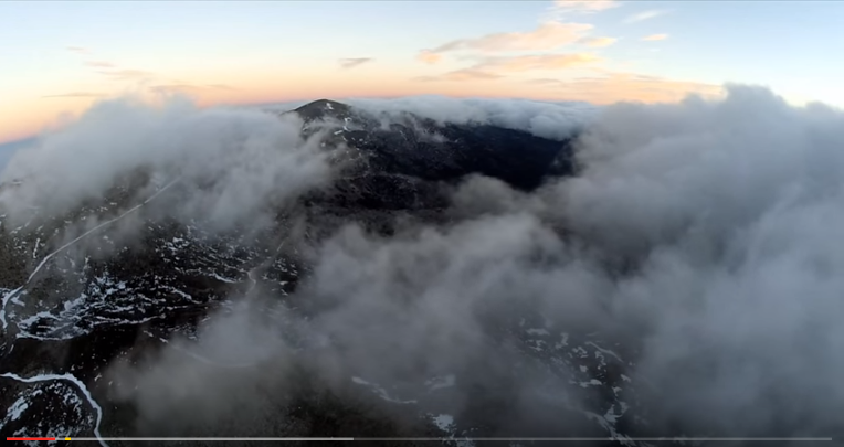 Πάνω από τα σύννεφα στις κορυφές του Ψηλορείτη με drone (βίντεο)