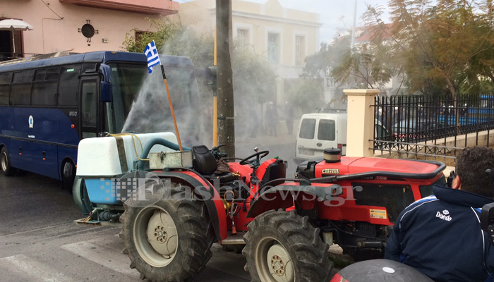 Ένταση με αγρότες στα γραφεία του ΣΥΡΙΖΑ Χανίων (φωτο – βίντεο)
