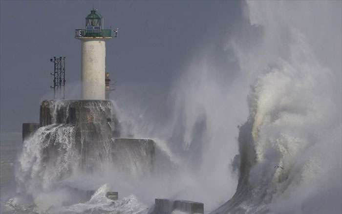 Γαλλία: Σφοδροί άνεμοι στη Βρετάνη, χωρίς ρεύμα 21.000 νοικοκυριά