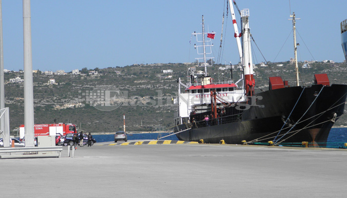 Ρεσάλτο των λιμενικών σε φορτηγό πλοίο στα Χανιά (φωτο)