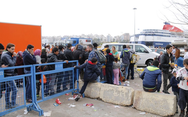 Προκάτ οικισμοί για πρόσφυγες και μετανάστες στο λιμάνι του Πειραιά