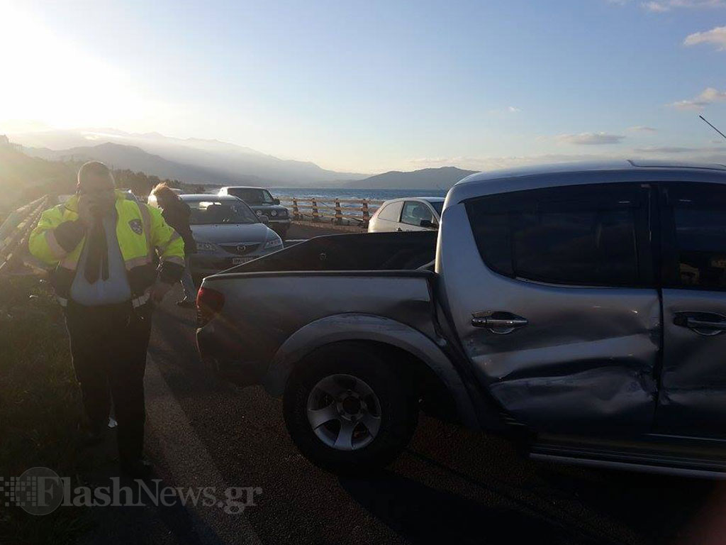Τροχαίο ατύχημα στη γέφυρα του Πετρέ με έναν τραυματία (φωτο)