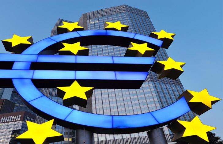 Σε μείωση των βασικών επιτοκίων προχώρησε η ΕΚΤ