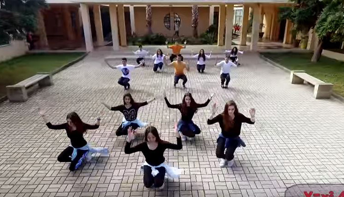 Μαθητές και μαθήτριες «χορεύουν» με τα Μαθηματικά στα Χανιά (βίντεο)