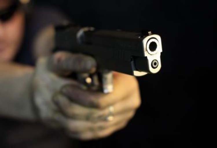 Εντάλματα σύλληψης σε 2 αδέλφια για τους πυροβολισμούς σε μπάρ στο Ηράκλειο