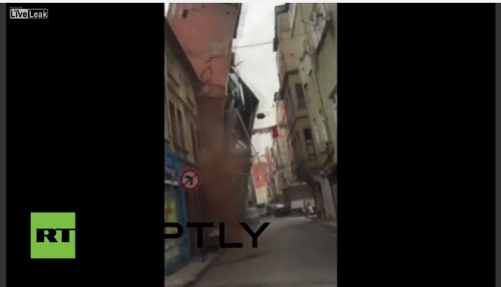 Κτίριο καταρρέει στην Κωνσταντινούπολη – Δείτε το εντυπωσιακό βίντεο
