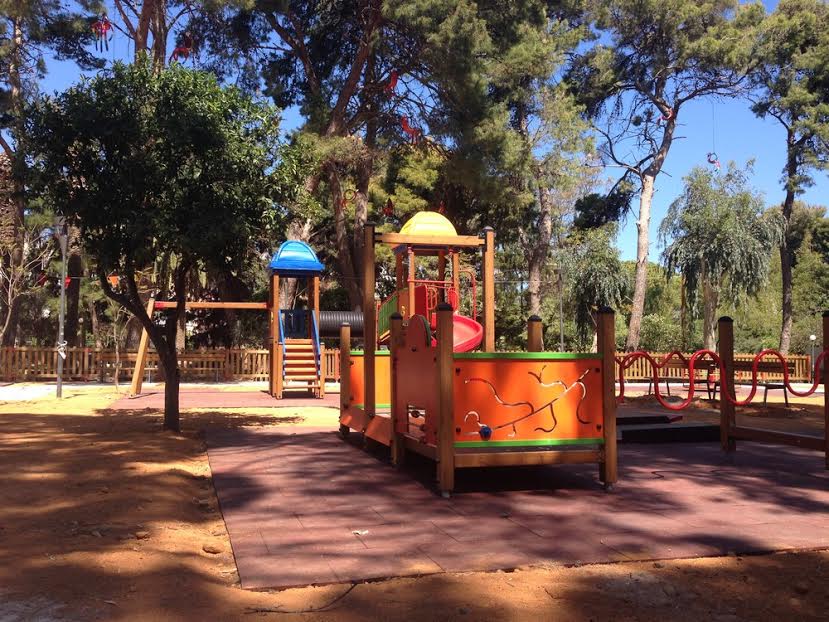 Μια σύγχρονη παιδική χαρά στον δημοτικό κήπο Ρεθύμνου