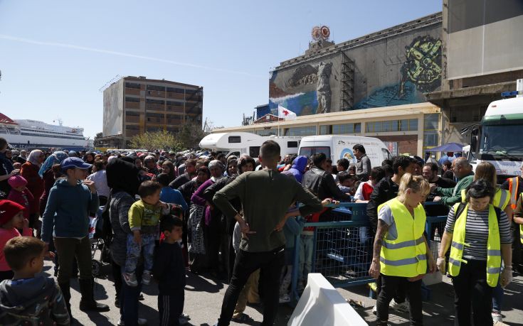 Μέσα στην εβδομάδα η μετακίνηση των προσφύγων από το λιμάνι του Πειραιά