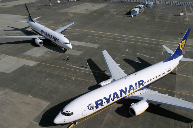 H ΥΠΑ Ην. Βασιλείου κατά της Ryanair για “παραπλάνηση των επιβατών”