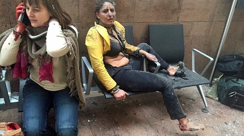Η «αεροσυνοδός – σύμβολο» των επιθέσεων στις Βρυξέλλες βγήκε από το κώμα