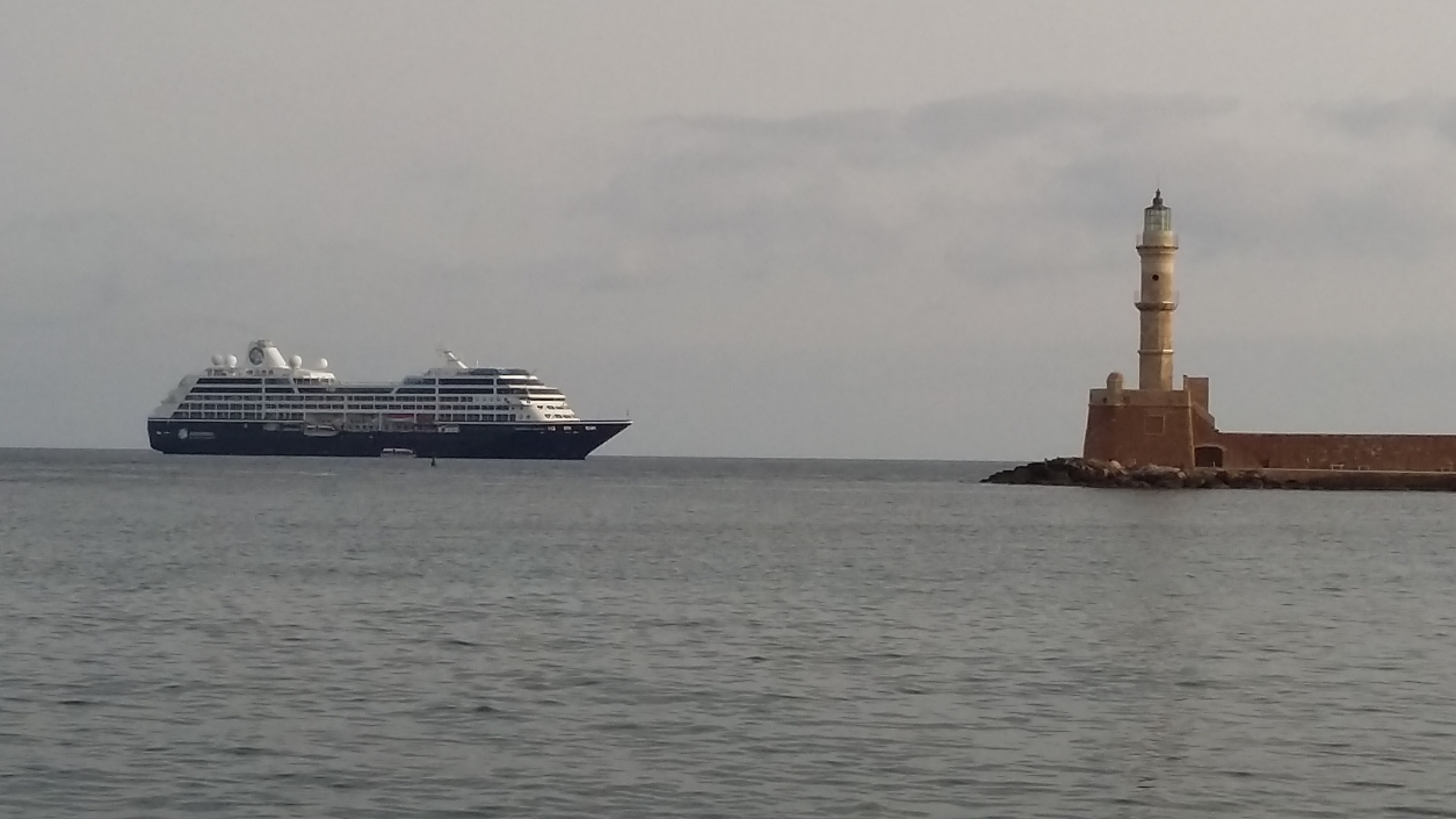 Το υπερπολυτελές κρουαζιερόπλοιο Azamara Journey στο Ενετικό Λιμάνι Χανίων