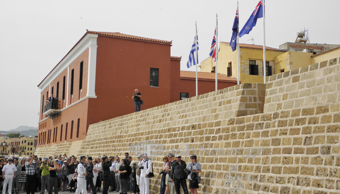 Μάχη της Κρήτης: Έπαρση σημαιών στο φρούριο Φιρκά των Χανίων
