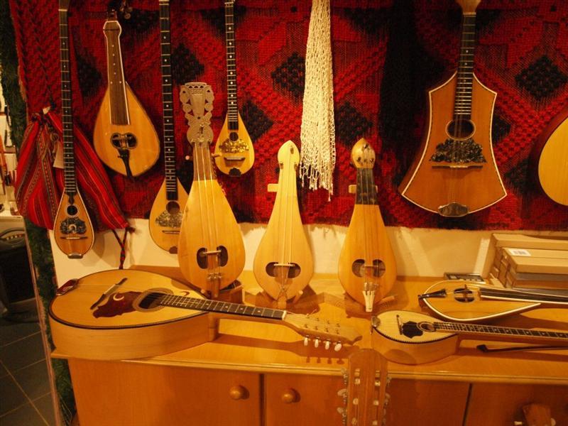 Γνωριμία με παραδοσιακά μουσικά όργανα της Κρήτης