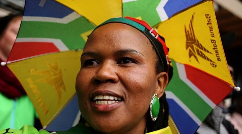Οι γυναίκες της Νοτίου Αφρικής διαδηλώνουν γυμνόστηθες