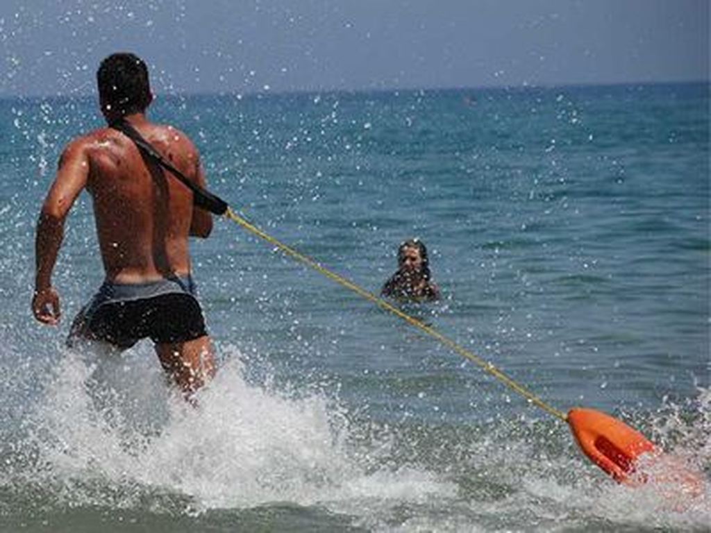 Από σήμερα ναυαγοσώστες σε παραλίες του Δήμου Χανίων με απευθείας ανάθεση