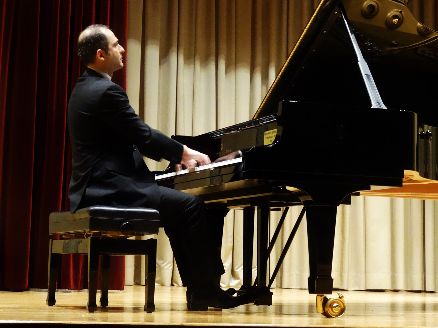 Ο καταξιωμένος πιανίστας Άρης Γραικούσης σ’ ένα υπέροχο ρεσιτάλ στο Ρέθυμνο