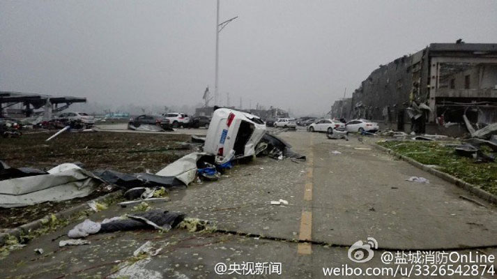 Συγκλονιστικά βίντεο από τυφώνα που σκότωσε 51 ανθρώπους στην Κίνα