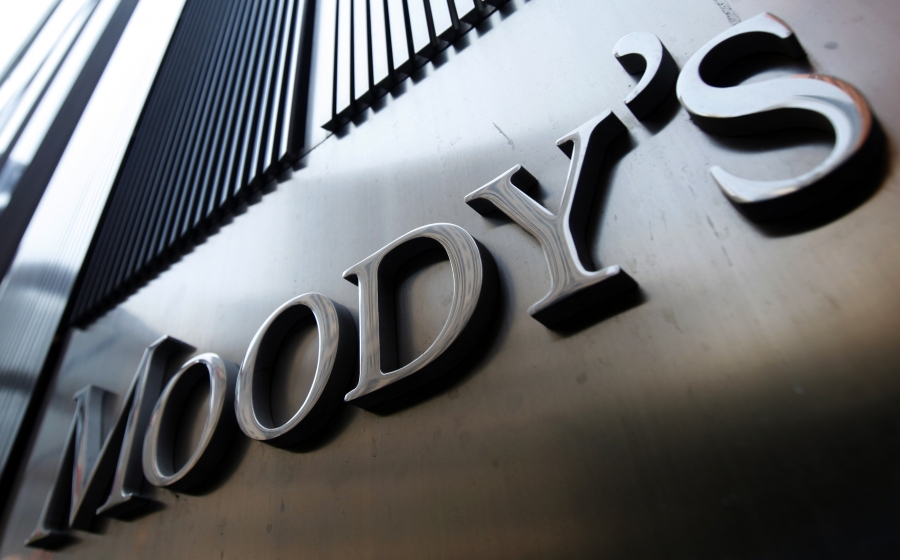 Η Moody’s υποβάθμισε το outlook της βρετανικής οικονομίας