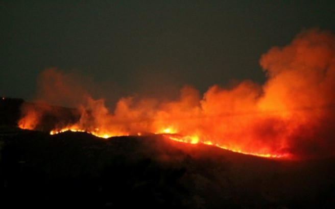 Μαίνεται η πυρκαγιά στην Εύβοια, πύρινα μέτωπα σε τέσσερις περιοχές