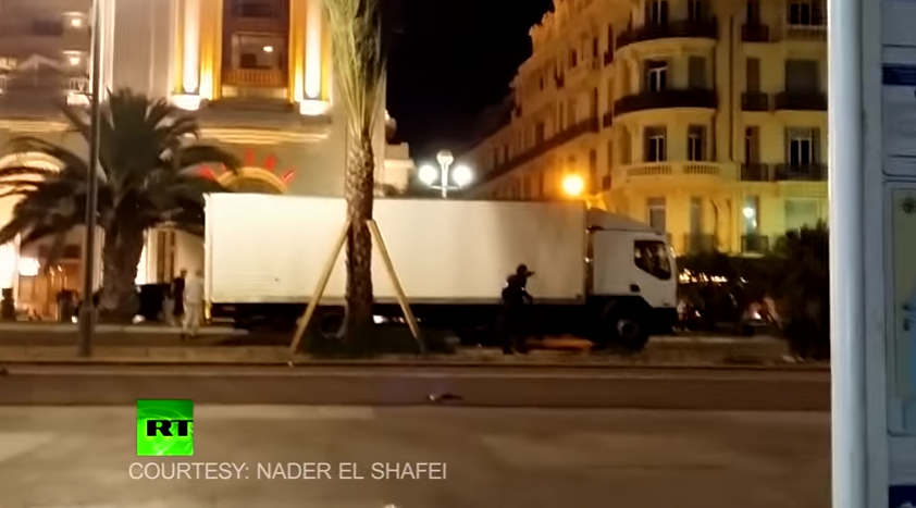 Η στιγμή της εκτέλεσης του μακελάρη της Νίκαιας (βίντεο)