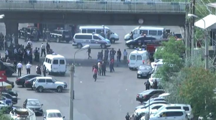 Ένοπλοι κατέλαβαν αστυνομικό τμήμα στην Αρμενία και κρατούν ομήρους