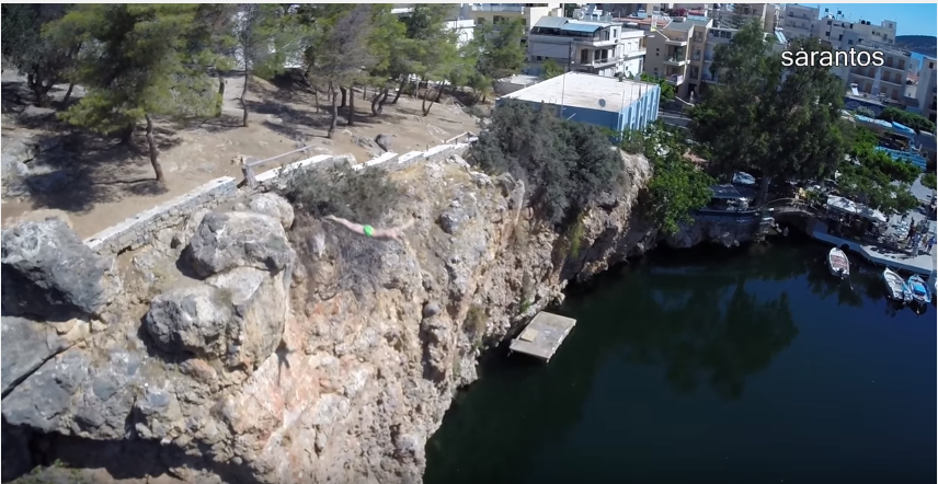 Εντυπωσιακές βουτιές από ύψος 16 μέτρων, στη λίμνη Αγ. Νικολάου (βίντεο)