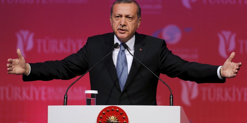 «Σουλτάνος» Ερντογάν κατά Δύσης για το πραξικόπημα και το προσφυγικό