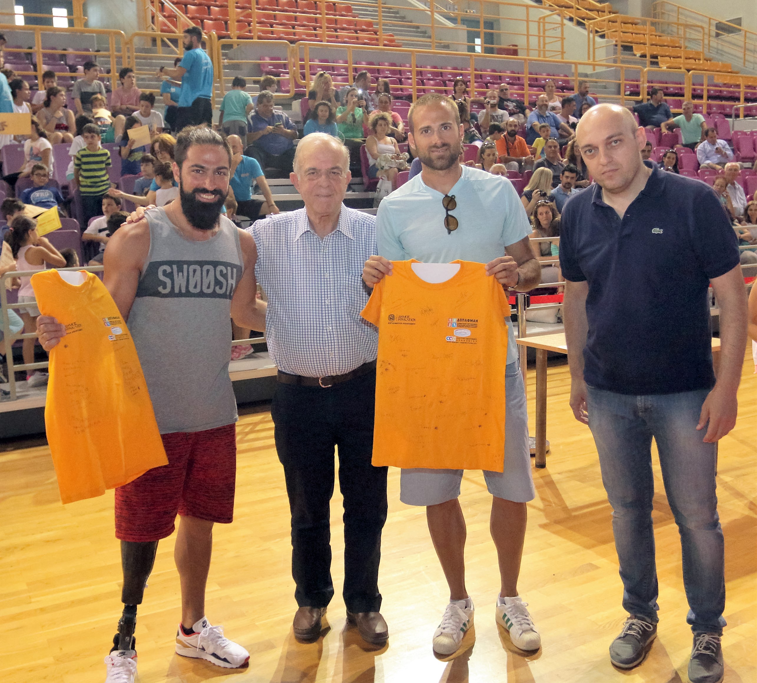 Οι πρωταθλητές Τσάκωνας & Σεΐτης στη λήξη του Indoor Summer Sports Camp