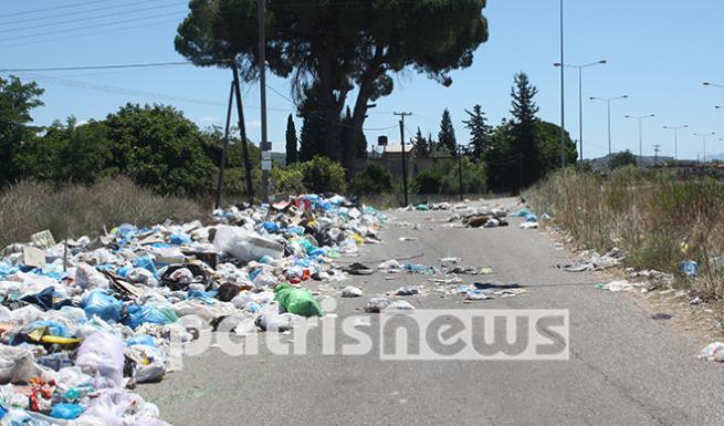 Χάος από τα σκουπίδια στην Εθνική Οδού Πύργου-Τριπόλεως